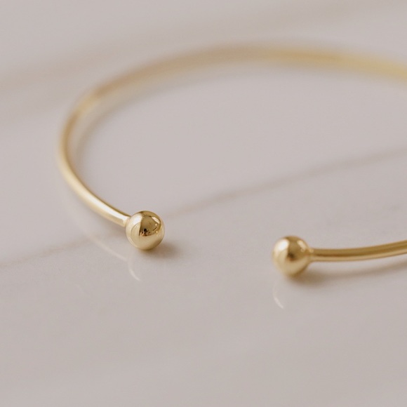 Dainty Ball Bracelet | 14k Gold Plated - Picture 6 of 11